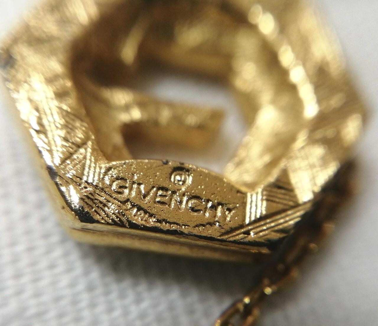 GIVENCHY Hexagonal Top Pendant Chain Necklace G L… - image 5