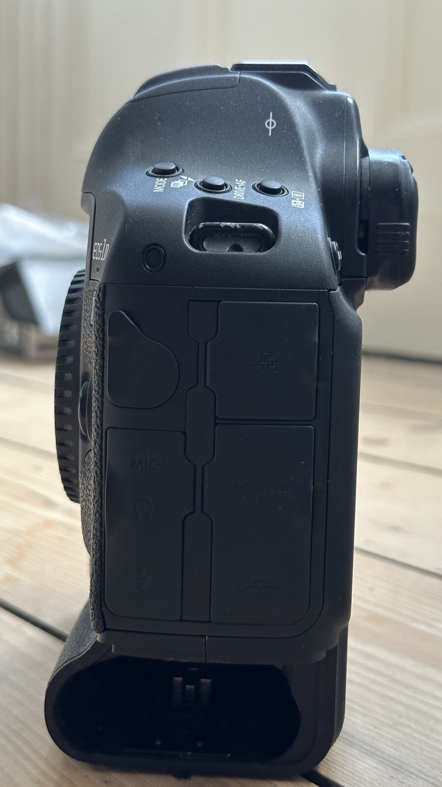 Canon EOS 1DX Mark II 20.2 Digital SLR Camera Black (Body Only