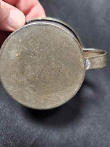 Antiker "Ein Geschenk", Kinder bemalt, blau und gold, Zinnbecher mit Henkel - Bild 17 von 20