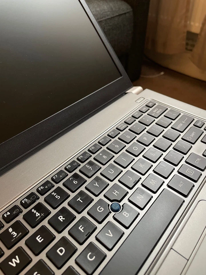 Toshiba Z30-B 1TB SSD 12GB RAM 13" LAPTOP + DOCK STATION - Image 2 of 4