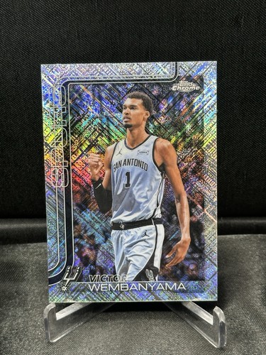 2025 Topps Chrome Update VICTOR WEMBANYAMA #22 Skylight Refractor Spurs
