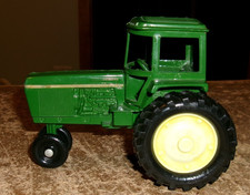 1/32 ertl john deere 30 series narrow front tractor very good used