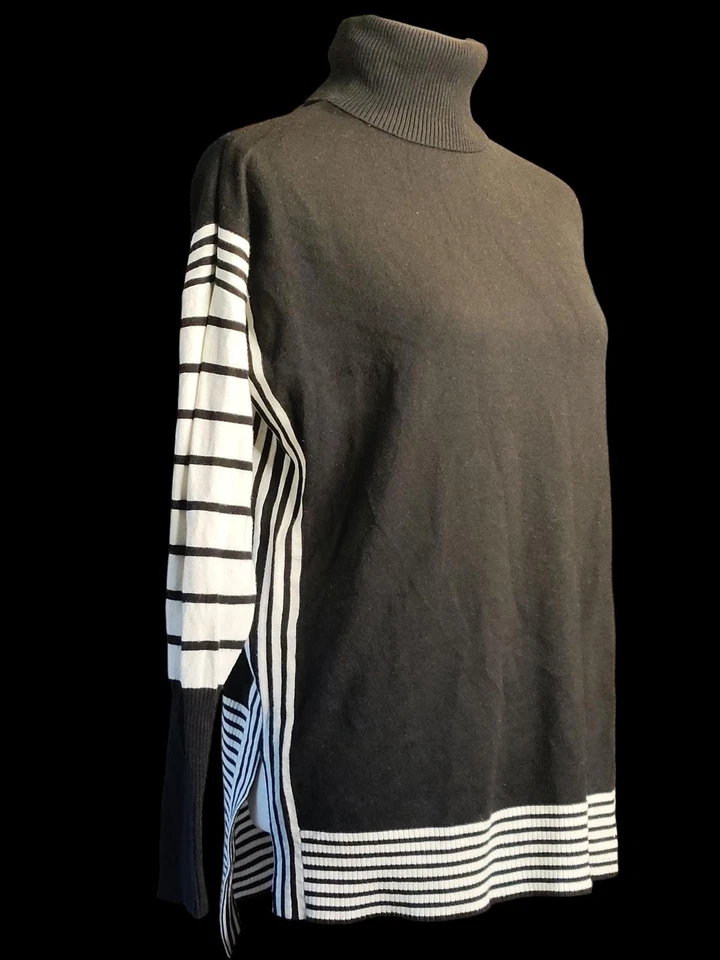 Suéter para mujer Cato de cuello alto a rayas blancas y negras Foto 3 de 4