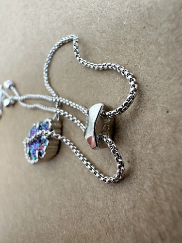 🆕 Kendra Scott Silver Adjustable Bracelet with Iridescent Drusy Stone, One Size - Picture 4 of 5