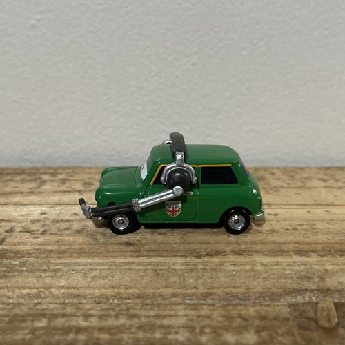 Disney Pixar Cars 2 Austin Littleton Nigel Gearsley's Crew Chief Mattel - Imagen 4 de 6