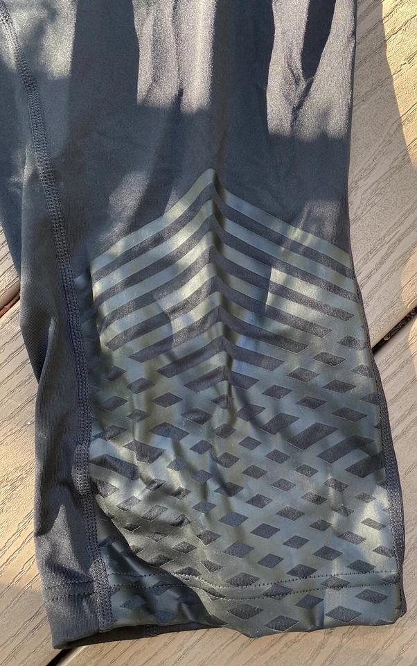 i-d Ideology Hombre Negro Pierna Corta Apretada Talla: XL Foto 4 de 4