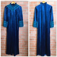 Vintage Gilligan O'Malley Women's Velour Quarter Zip Long Robe Ruffled Neck SZ M