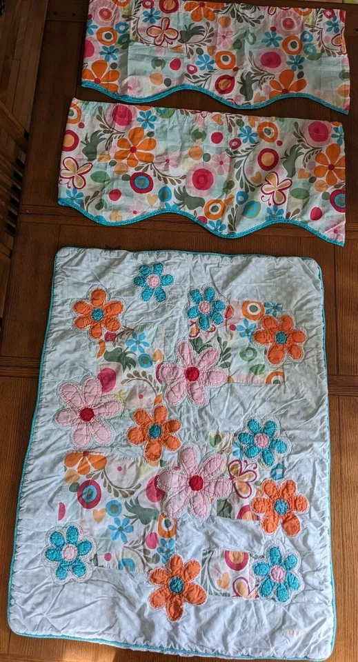 Cotton Tale Design Lizzie Crib Quilt and 2 Valance Lot Set Flowers Nursery Baby - Image 4 of 4