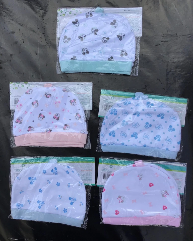 Neugeborenes Baby 2er Pack Mützen mit Disney Minnie oder Mickey Mouse Detail