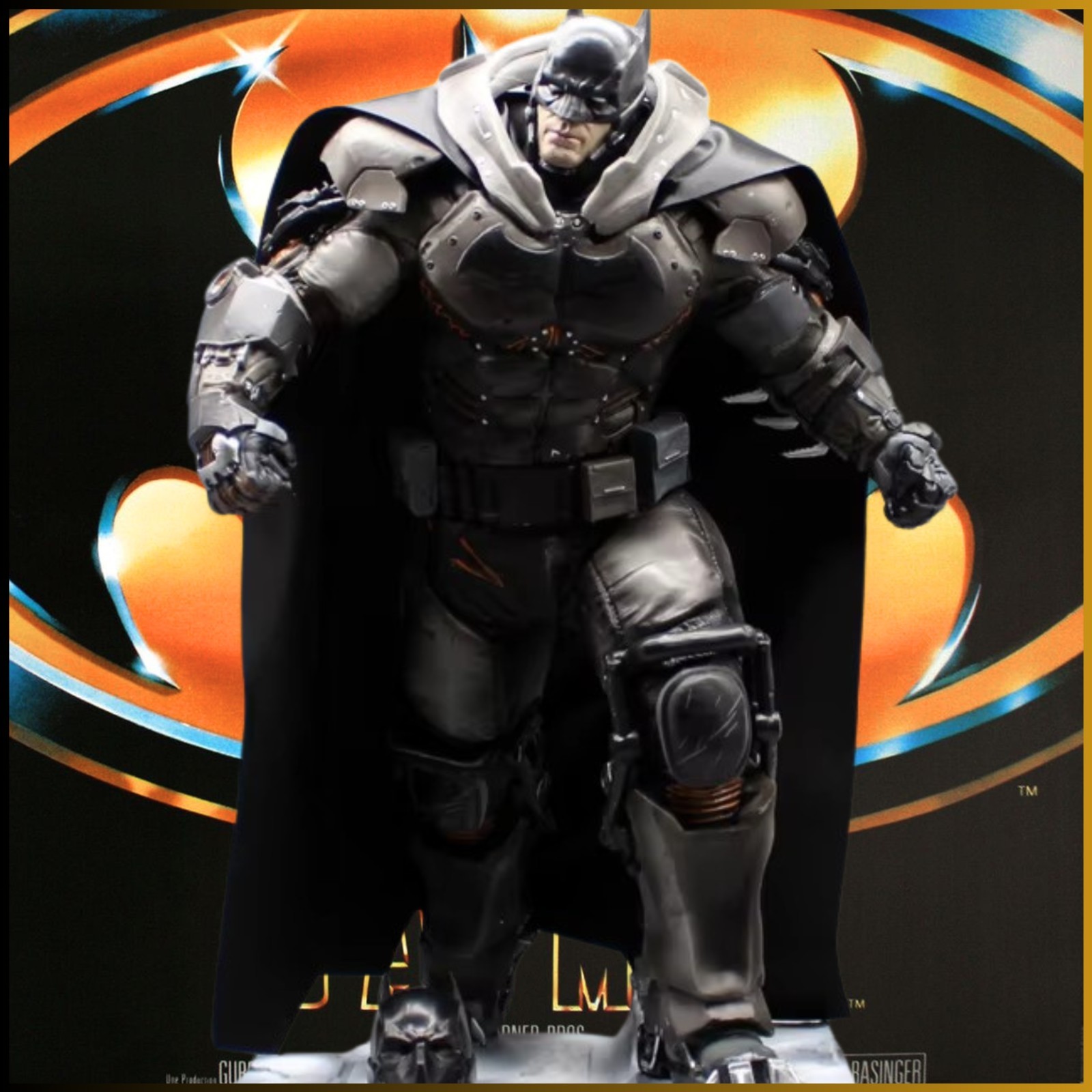 Figurine Batman Armored de 44 cm, l'armure tactique d'exception en édition collector