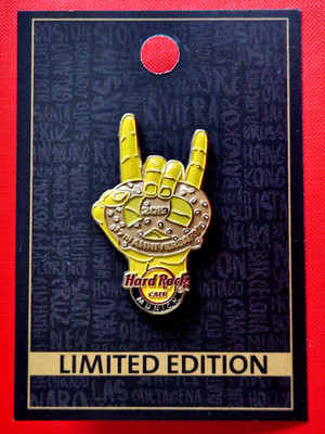 HRC Hard Rock Cafe Munich 17th Anniversary 2019 3D Rock Hand Bretzel LE300