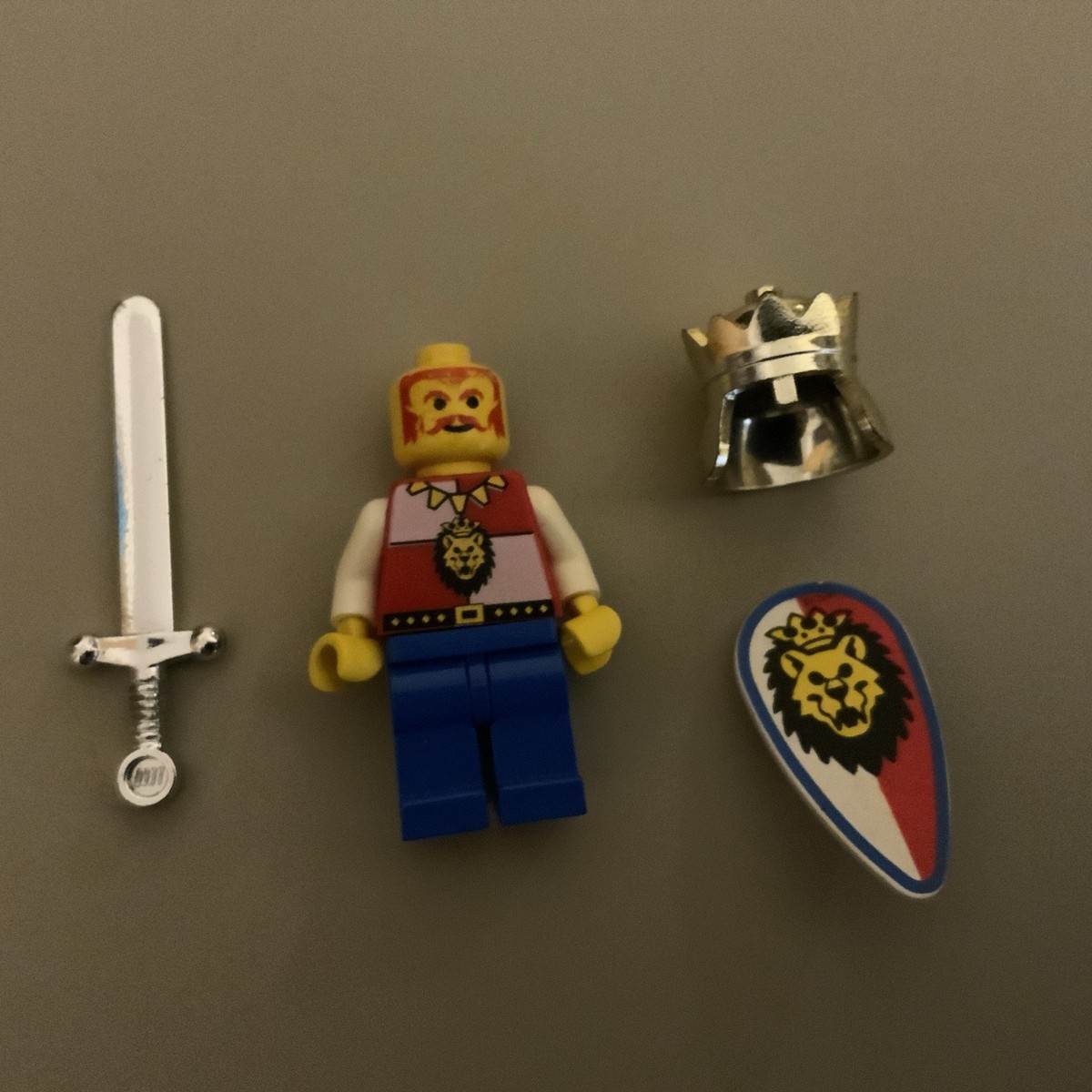 Abo Da Re Con Mantello E Mantello | Vettore Gratis - Foto 6