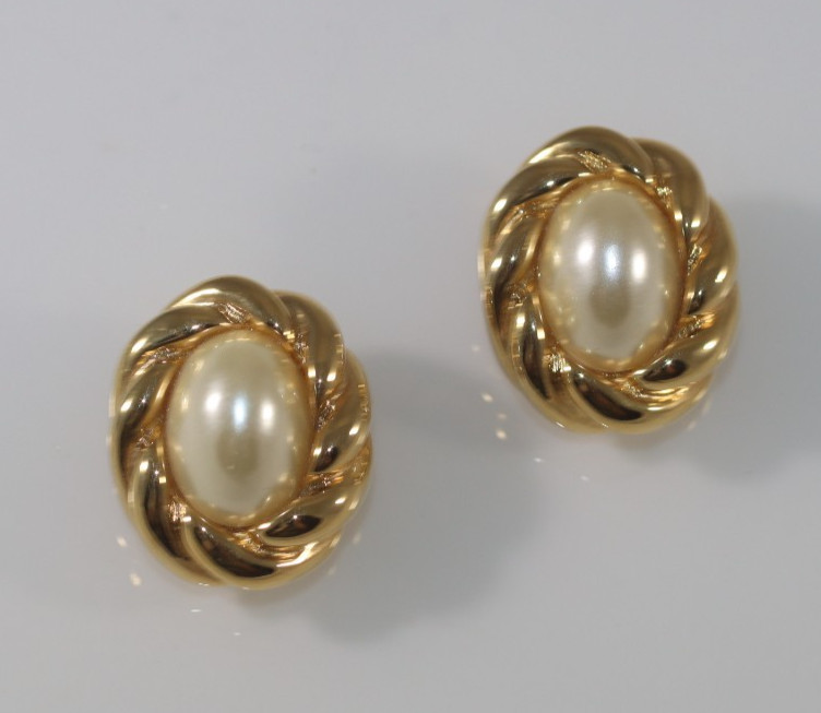 Vintage KJL Kenneth Jay Lane faux pearl gold plat… - image 3