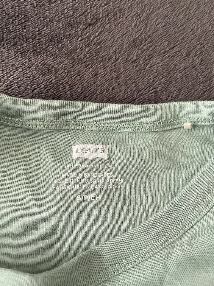 Girls Levi’s T-shirts Small - Image 2 of 4