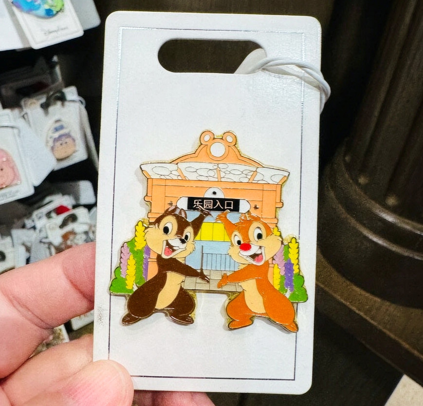Genuine Shanghai Disney Pin Chip and Dale Park Entrance Cute Badge Gift Hot