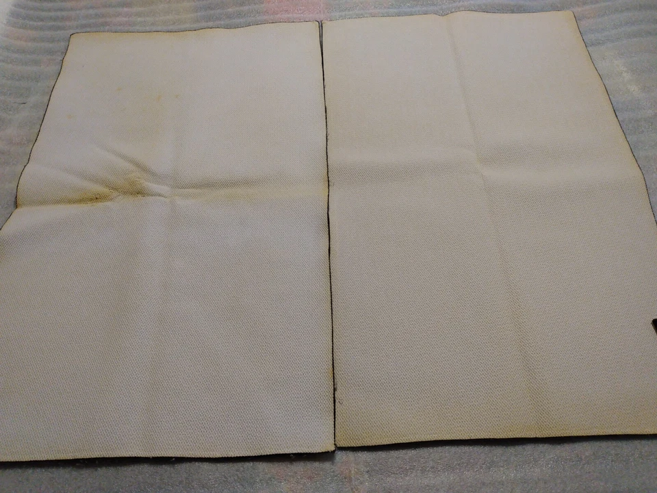 Springmaid two-piece green animal print 22x35 bath rugs folding area age flaws. - Image 2 of 4