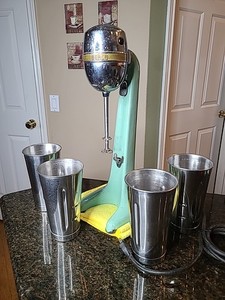 Vtg HAMILTON BEACH Milkshake Mixer # 30 Mint Green Cast Iron U.S.A. 50's 4 Cups