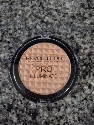 NEW Makeup Revolution Beauty PRO Illuminate Highlighter Champagne