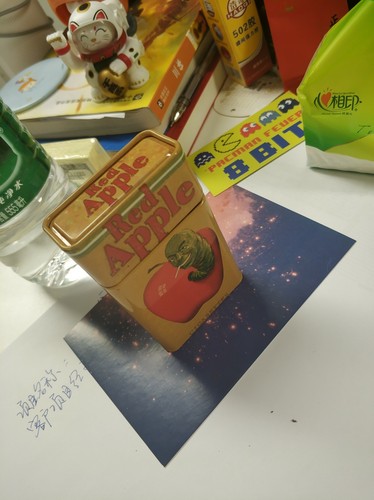 Caja de cigarrillos roja manzana juego de fumar almacenamiento pulpa ficción accesorios de película colección - Imagen 9 de 10