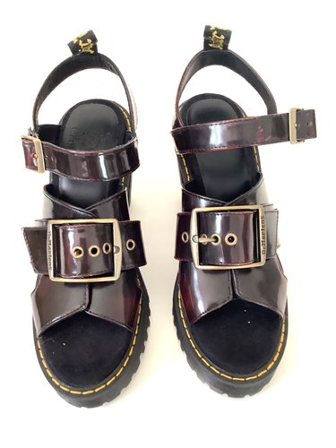 Dr. Martens klobiger Absatz braun Lackleder offene Zehenpartie Schnalle Sandalen Größe 7
