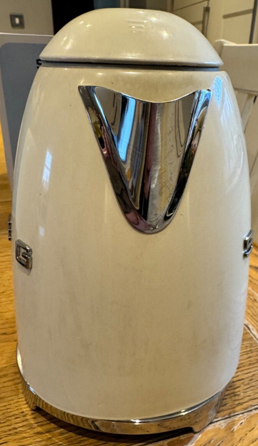 SMEG 4 slice long slot toaster TSF02CRUK and matching kettle KLF03CRUK