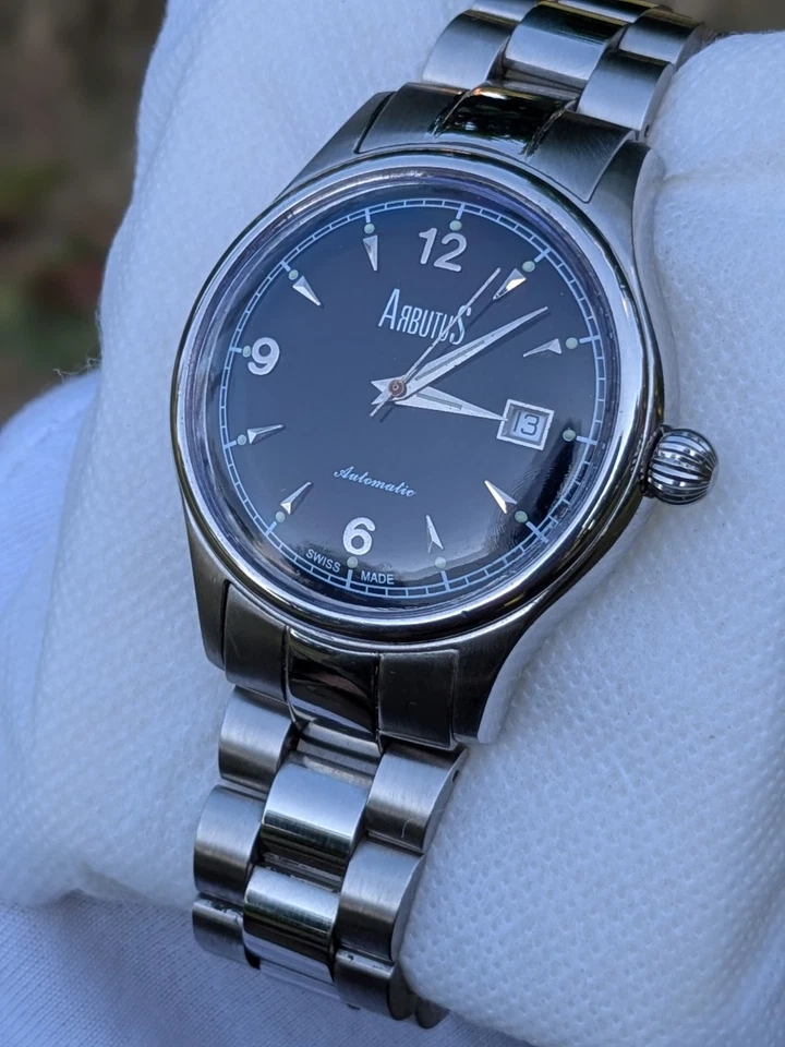 Reloj Hombre Arbutus Colección Hecho en Suiza Automático Esfera Negra 42MM Foto 4 de 4