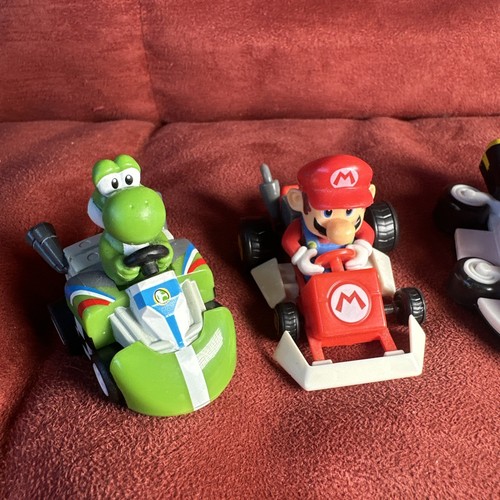 Super Mario Kart Figurines Bundle Set (Mario x2, Yoshi, Princess Peach) - Bild 2 von 5