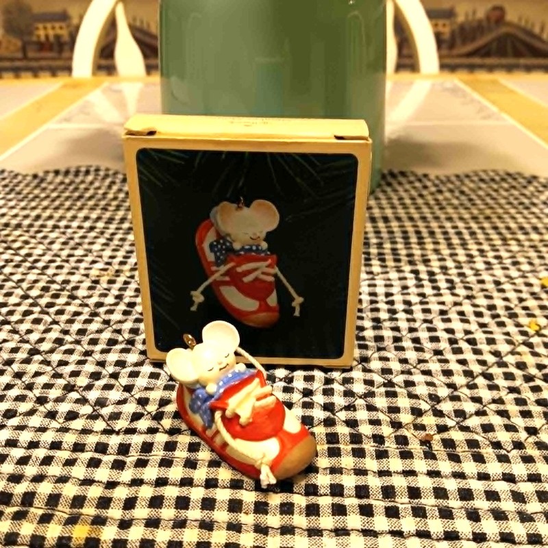 HALLMARK SNEAKER MOUSE 1983 CHRISTMAS KEEPSAKE ORNAMENTS CUTE