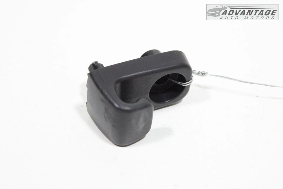 TOYOTA COROLLA IM 2017-2018 gancho de amarre de equipaje trasero izquierdo OEM Foto 2 de 4