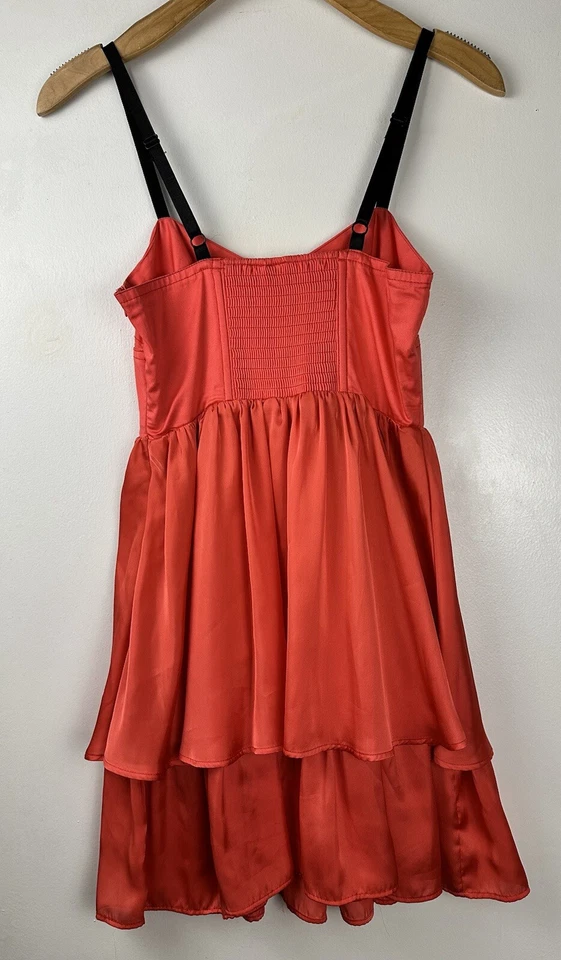 Vestido Babydoll GO International Coral Talla 3 Niveles Dobladillo Correas Ajustables Cremallera Lateral Foto 2 de 4