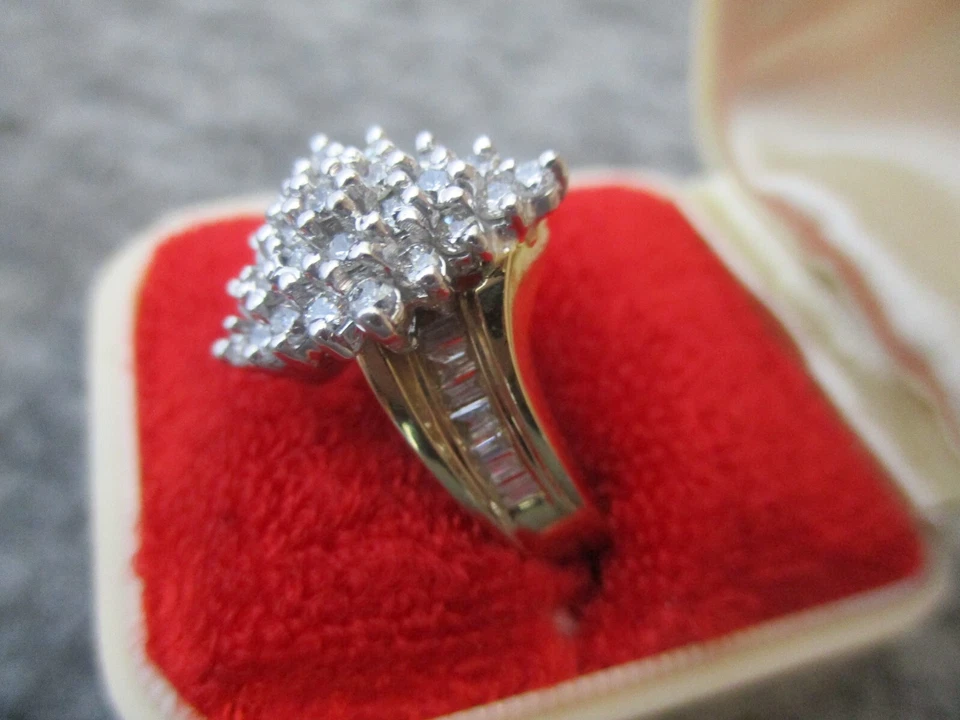 VINTAGE ESTATE 10K YELLOW GOLD DIAMOND CLUSTER RING 1ct-1TW by M -7.03g -Sz 8.25 - Image 4 of 4