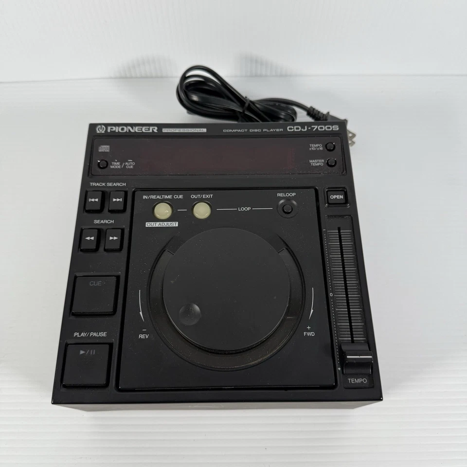 PIONEER CDJ-700S Professional DJ CD Player - Powers On- Read!! - Image 2 of 4