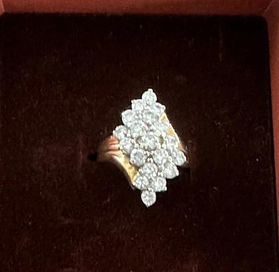 Anillo de cóctel grande de oro amarillo de 14 quilates con diamantes naturales de 2,5 quilates talla 5 1/2 Foto 3 de 4