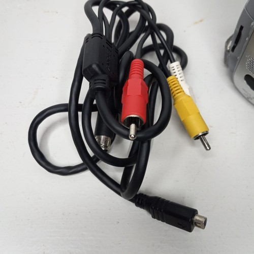 Sony DCR-HC40 Camcorder kit - Memory + Controller + AV Cable + Charger + Battery - Picture 12 of 12