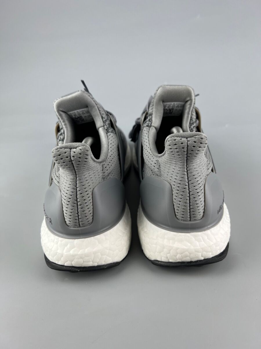 US 9 Adidas Ultraboost 1.0 Wolf Grey/White Running Shoes US 9 Adidas Ultraboost 1.0 Wolf Grey/White Running Shoes