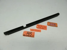 DOOR PANEL DOOR GLASS WINDOW TOP EDGE INNER RUBBER SEAL RH REAR fits COMMANDER 