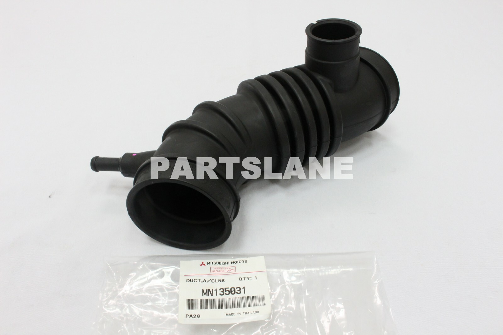 MN135031 Genuine Mitsubishi DUCT A/CLNR TO THROT BODY OEM for sale  