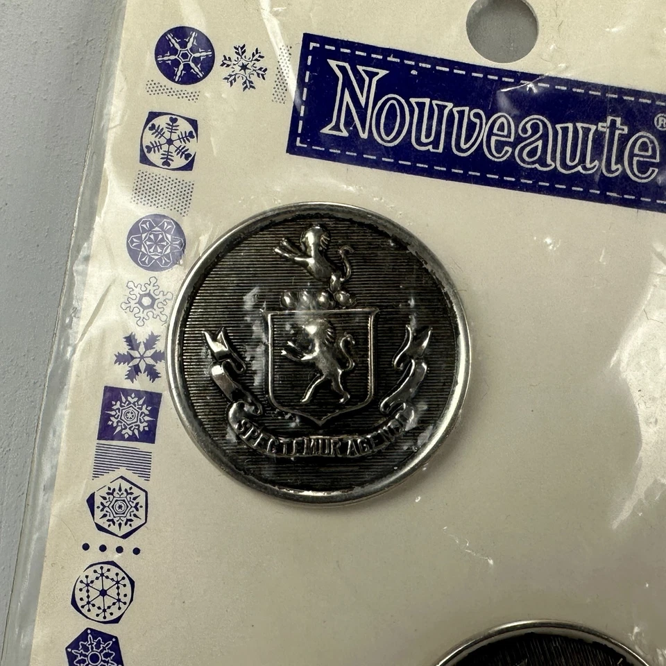 VTG Nouveaute Lion Crest Sewing Buttons NOS on Card Made in Canada Novelty LARGE - Image 2 of 4