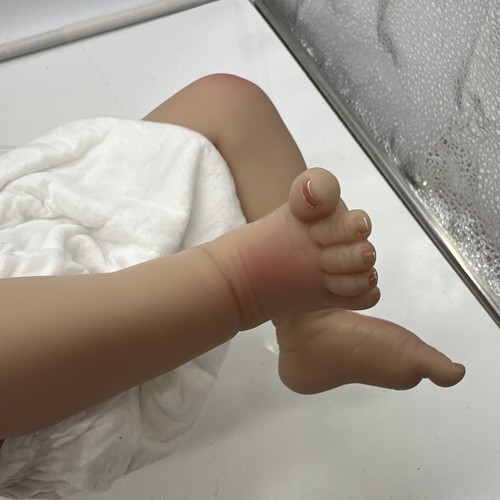 Bambola realistica sorridente che dorme occhi chiusi neonato silicone bambina 17" - Foto 7 di 12