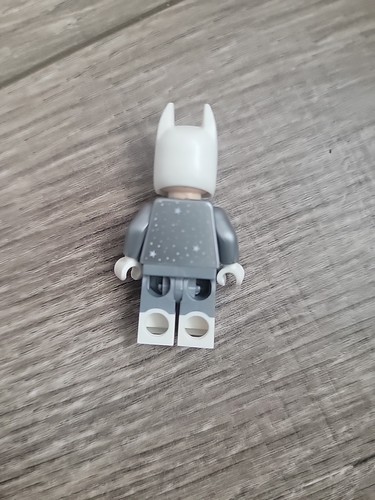 LEGO Bachelor Batman Minifigure - 70838 DC Superheroes (Lego Movie 2) - Picture 2 of 4
