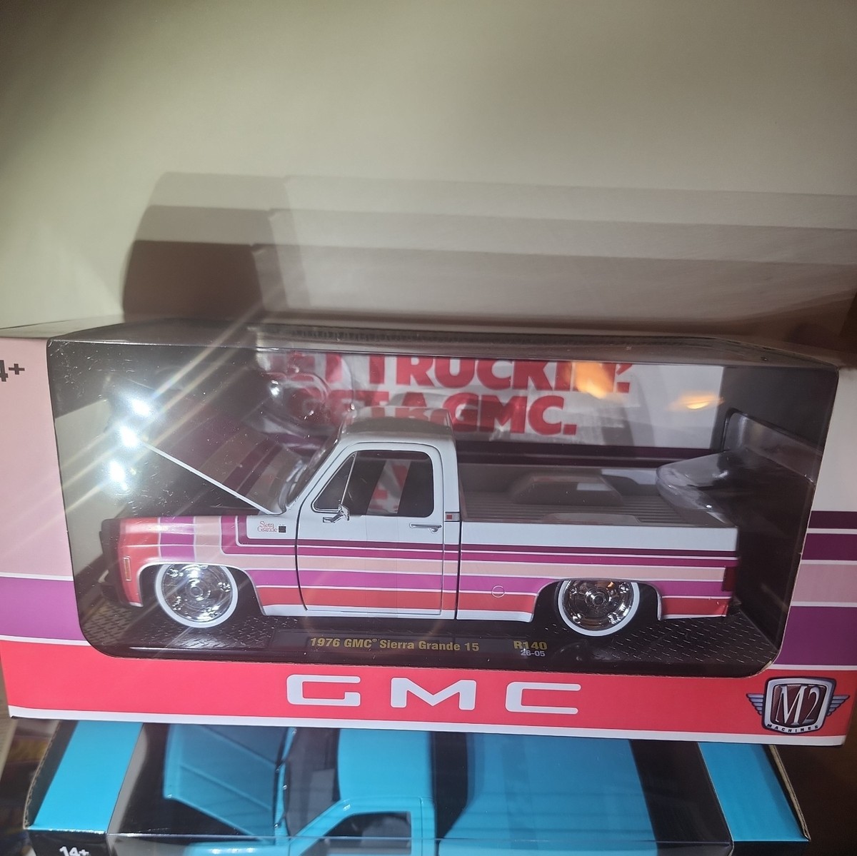 M2 Machines 1:24 GMC Sierra 1500 Custom Blue and GMC Sierra Grande