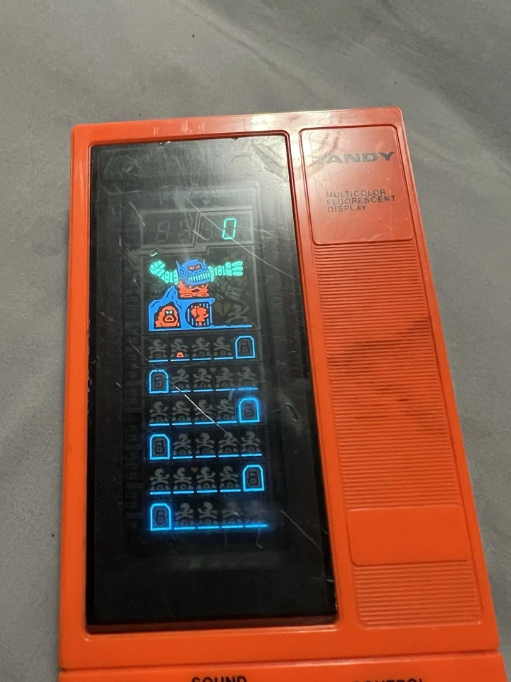 Tandy RadioShack Kingman Juego Electrónico De Colección 1982 Probado Totalmente Funcionando Foto 3 de 4