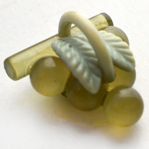 Vintage Light Green Realistic Grapes Weeber Celluloid Button 13/16” - Picture 2 of 7