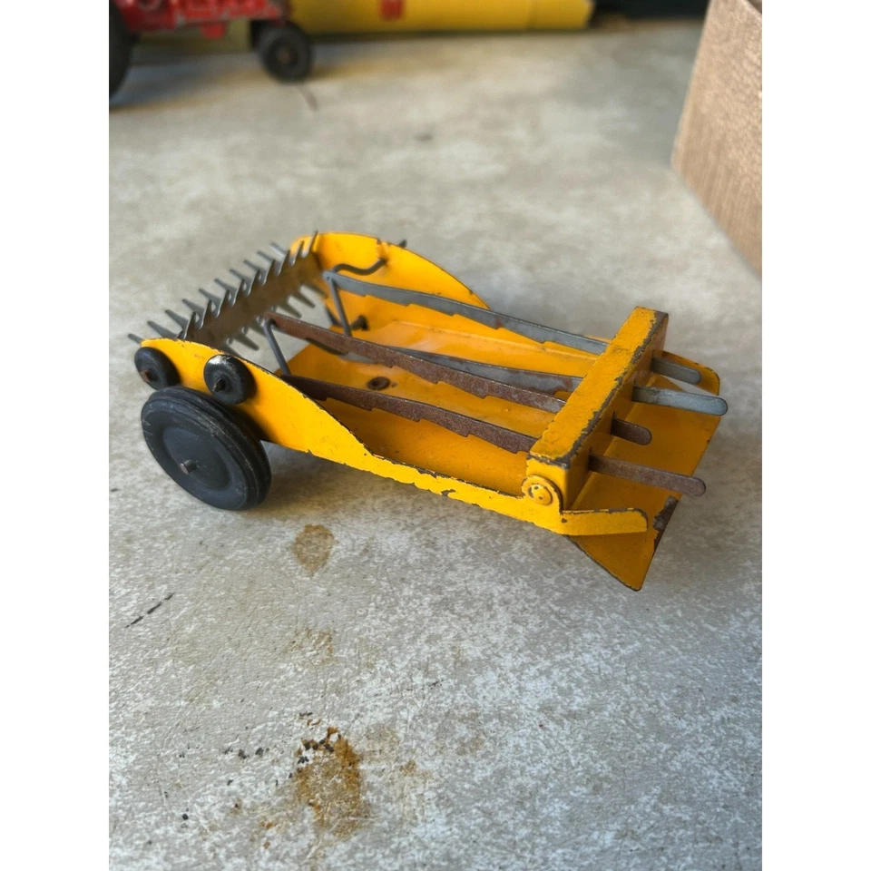 Vintage 1950s Hubley Cast Metal Farm Toy Lot – Tractors & Implements USA - Image 4 of 4