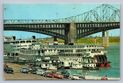Postcard Missouri St. Louis Mississippi River Levee Front Steamboat 1981  P924