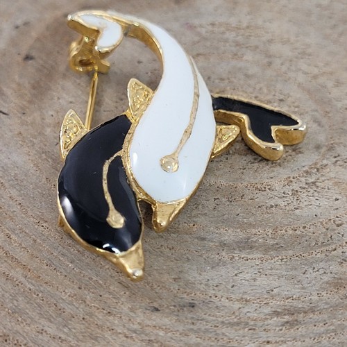 Vintage Dolphin Fish Brooch Pin Black and White Enamel 1" x 1.5" - Picture 5 of 8
