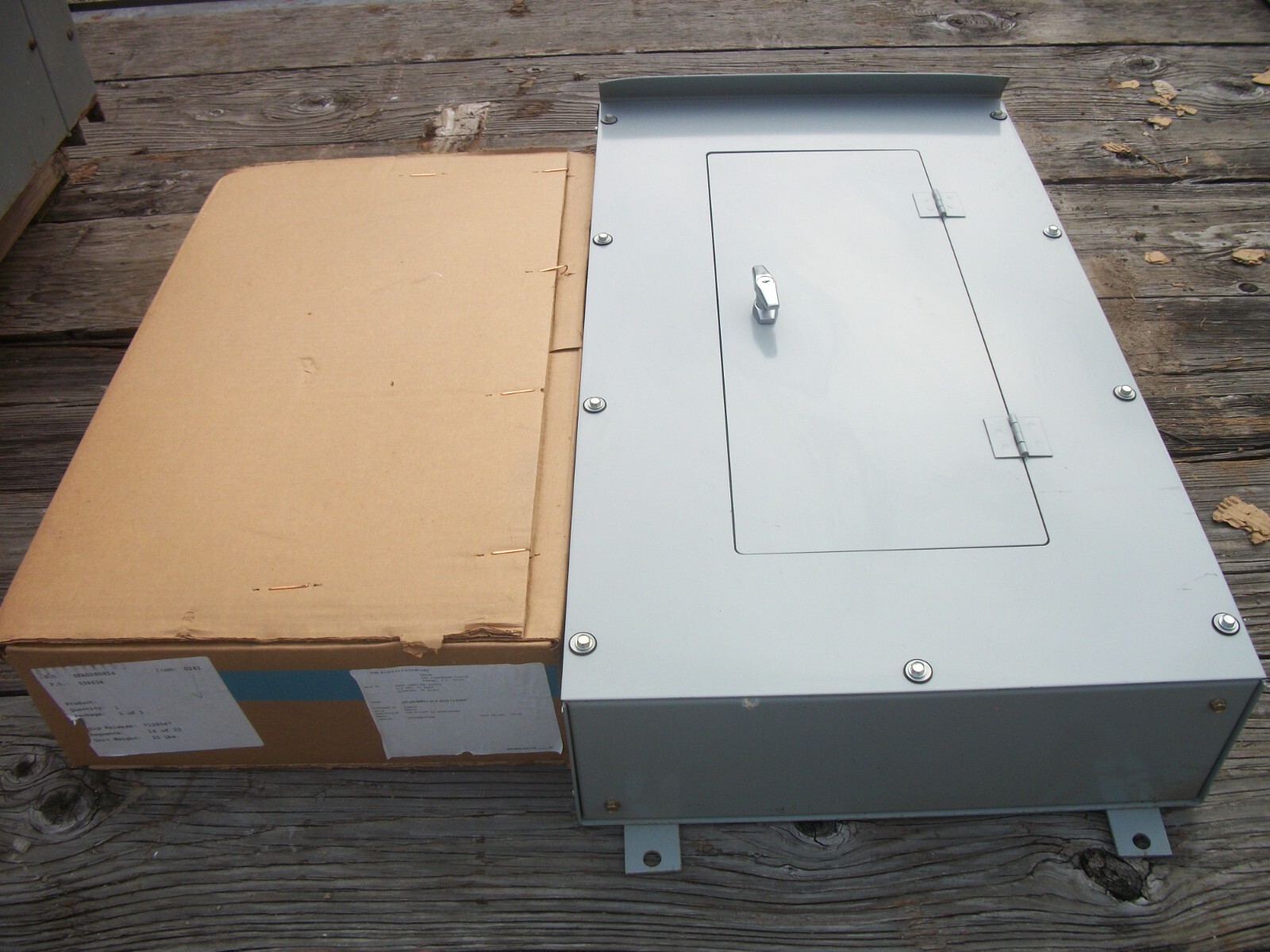 CUTLER-HAMMER PRL1A PANELBOARD W/INTERIOR LWPQ2036 100A 120/240V 100A MAIN NEW
