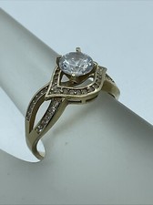 BEAUTIFUL 10K Yellow Gold Solitaire Round Accents White CZ Engagement Ring2.4g