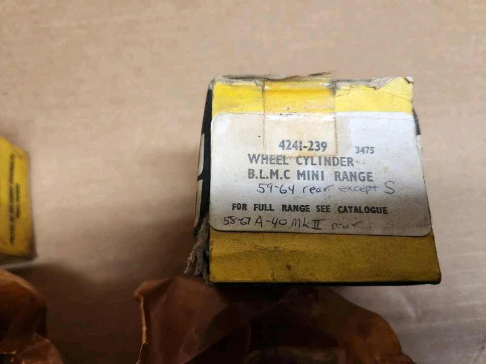 Cilindros de rueda trasera NOS Lockheed L4241-239 Austin Mini A40 MKII Foto 2 de 4