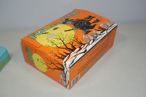 Vintage Flying Witch Battery Operated Halloween Toy In Original Box From Kay-Bee - Picture 16 of 17
